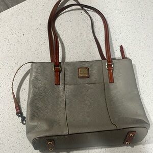 Dooney& Bourke Purse!